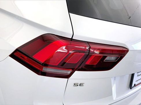 Certified 2023 Volkswagen Tiguan SE w/ Panoramic Sunroof Package image 30