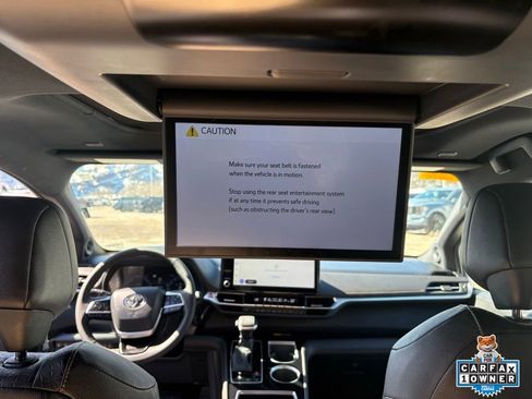 Used 2025 Toyota Sienna XLE Woodland Edition image 25