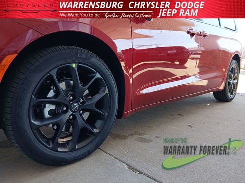 New 2026 Chrysler Pacifica Select image 34