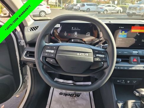 New 2025 Kia K4 LXS image 8