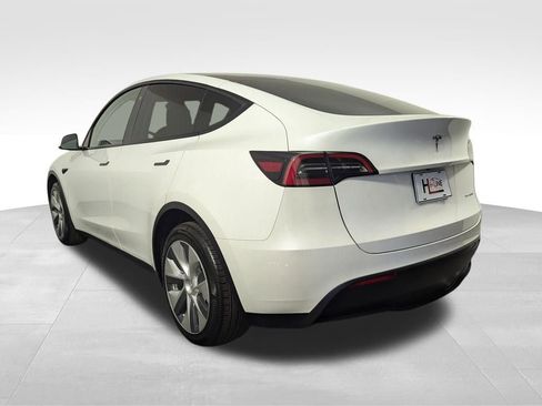 Used 2023 Tesla Model Y Long Range image 19