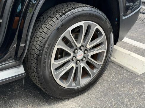 Used 2017 GMC Acadia SLT AWD/4WD image 29