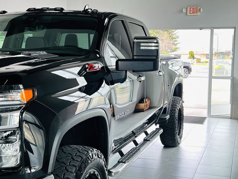 Used 2023 Chevrolet Silverado 2500 LTZ AWD/4WD image 2