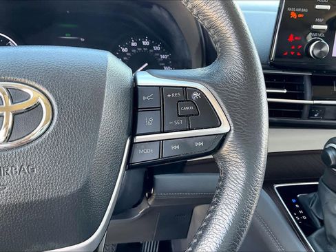 Used 2024 Toyota Sienna XLE FWD image 48