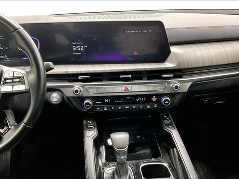 Used 2024 Kia Telluride EX w/ EX Captain's Chair Package FWD image 7