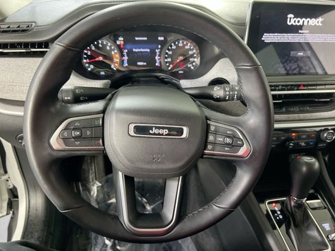 Used 2022 Jeep Compass Latitude w/ Sun and Sound Group AWD/4WD image 11
