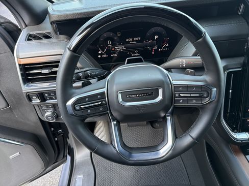 Used 2025 GMC Yukon XL Denali w/ Denali Reserve Package AWD/4WD image 18