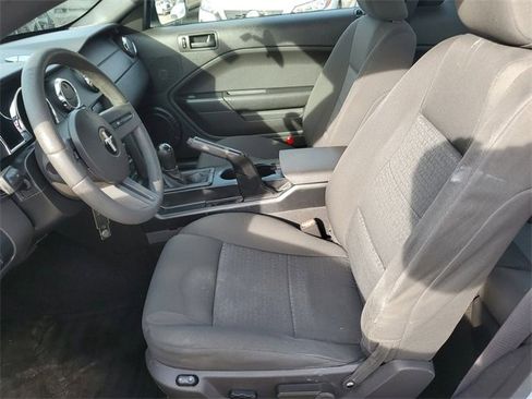Used 2005 Ford Mustang Deluxe image 23