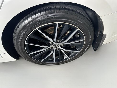 Used 2019 Toyota Avalon Touring w/ Advanced Safety Package FWD image 11