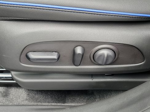 Used 2025 Buick Envista Sport Touring w/ Convenience I Package FWD image 22
