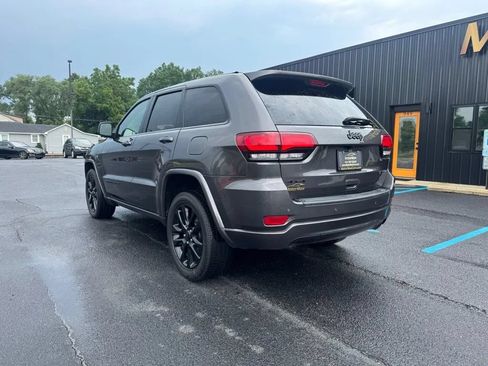 Used 2018 Jeep Grand Cherokee Altitude AWD/4WD image 2
