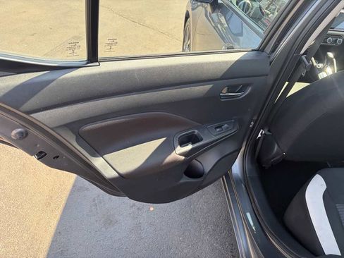 Used 2021 Nissan Versa SV FWD image 17