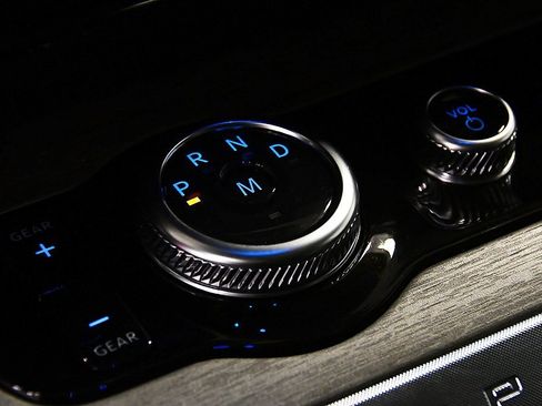 Used 2025 Ford Expedition Max Platinum image 28