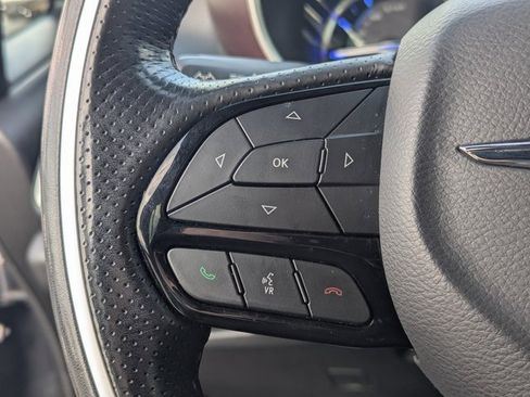 Used 2020 Chrysler Pacifica Limited image 17