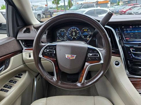 Used 2015 Cadillac Escalade ESV Luxury AWD/4WD image 17