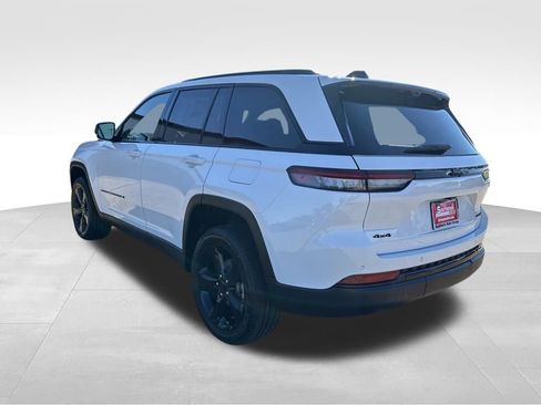 New 2025 Jeep Grand Cherokee Limited w/ Luxury Tech Group II image 3