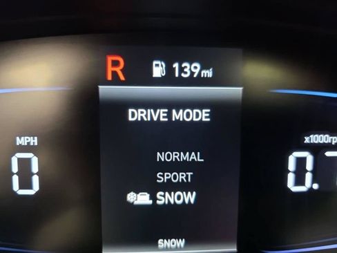 Used 2025 Hyundai Venue SEL FWD image 29