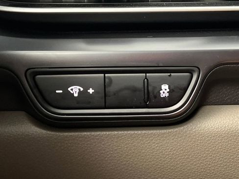 Used 2025 Kia Carnival FWD image 55
