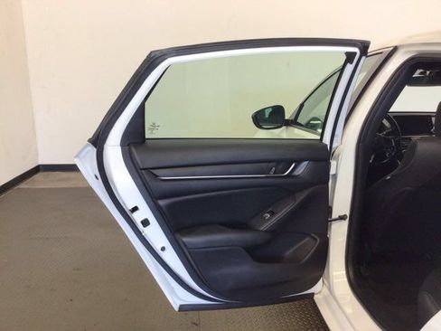 Used 2019 Honda Accord Sport image 9