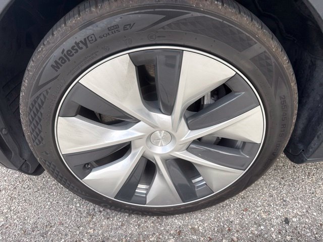Used 2022 Tesla Model Y Long Range AWD/4WD image 4