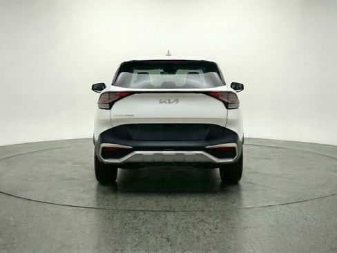 Used 2025 Kia Sportage LX image 7