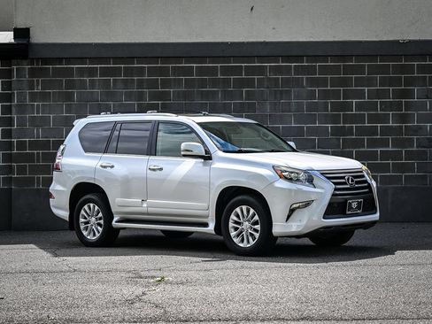 Used 2016 Lexus GX 460 w/ Premium Package AWD/4WD image 2