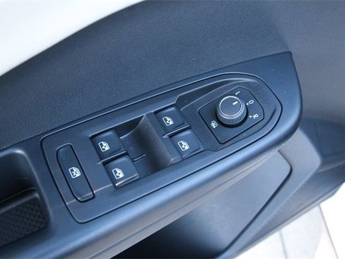 Certified 2025 Volkswagen Taos SEL image 13