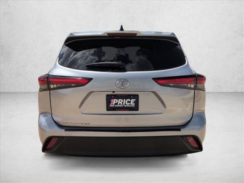 Used 2023 Toyota Highlander L FWD image 7