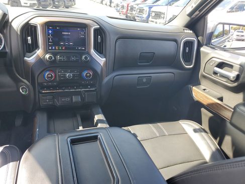 Used 2019 Chevrolet Silverado 1500 High Country w/ Technology Package image 18