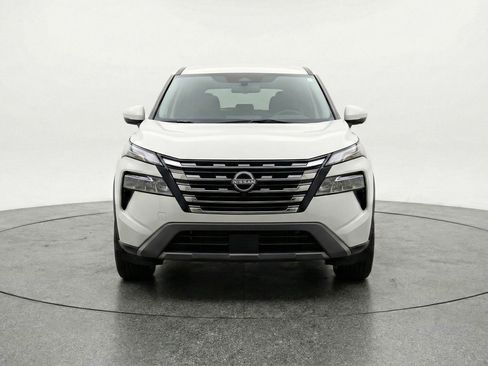 Used 2025 Nissan Rogue SV AWD/4WD image 2