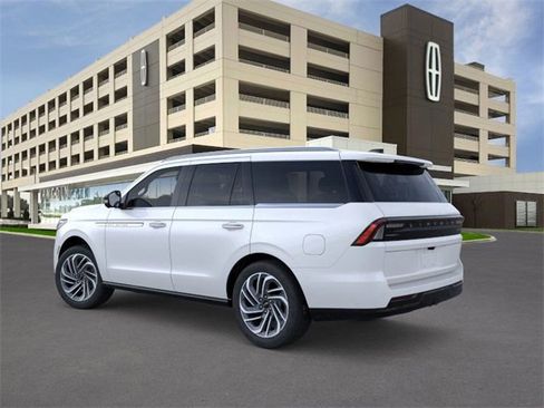 New 2025 Lincoln Navigator Reserve image 4