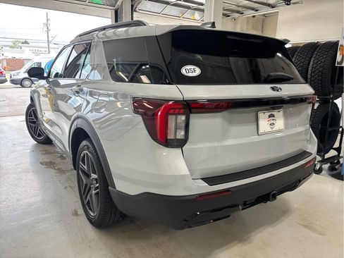 New 2026 Ford Explorer ST-Line w/ ST-Line Street Pack AWD/4WD image 4