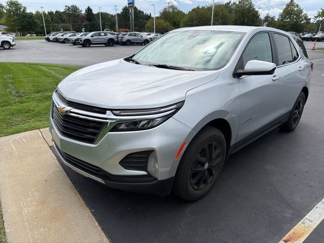 Used 2022 Chevrolet Equinox LT AWD/4WD image 2