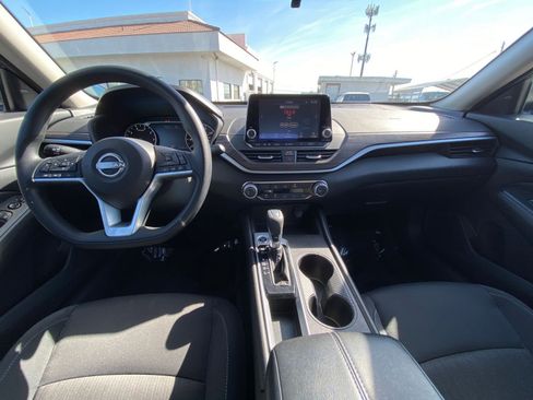 Used 2025 Nissan Altima 2.5 SV image 33