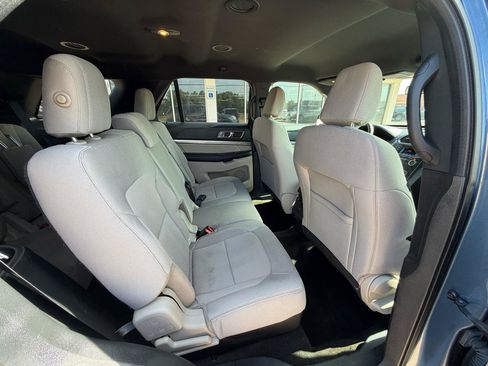 Used 2018 Ford Explorer XLT FWD image 19