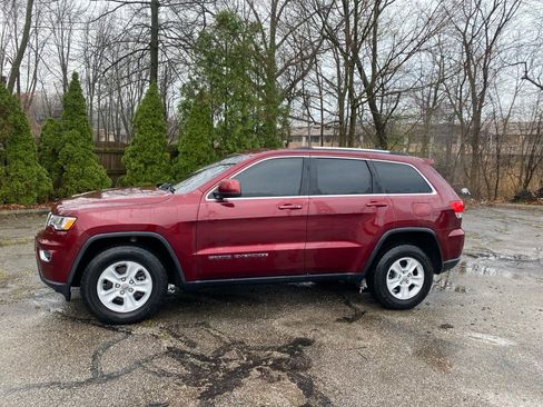 Used 2017 Jeep Grand Cherokee Laredo w/ Quick Order Package 23E image 2