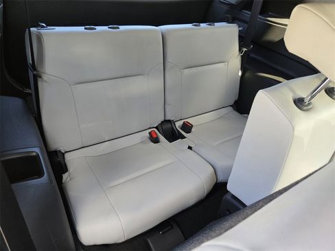 Used 2025 Mitsubishi Outlander SEL image 15