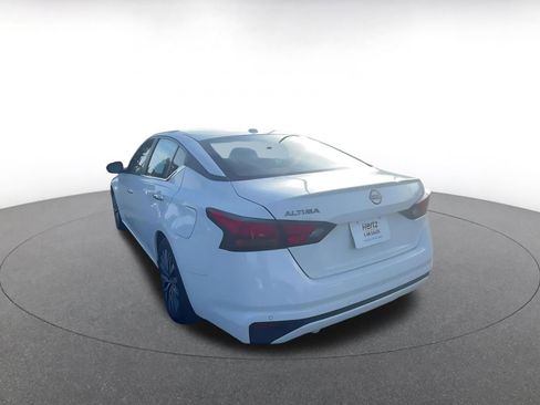 Used 2025 Nissan Altima 2.5 SV image 11