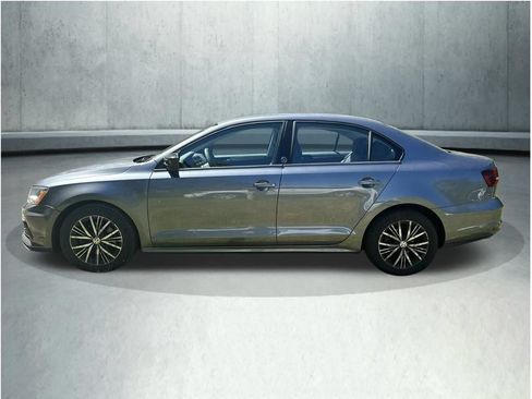 Used 2018 Volkswagen Jetta Wolfsburg Edition FWD image 2