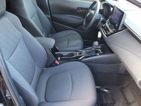 Used 2022 Toyota Corolla LE image 29