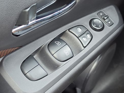 Used 2024 Nissan Kicks SR w/ Interior Electronics Package FWD image 14