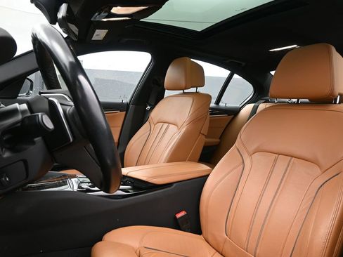 Used 2019 BMW 540i xDrive image 13