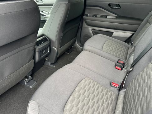 New 2025 Nissan Pathfinder SV image 12