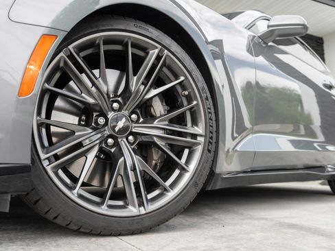 Used 2019 Chevrolet Camaro ZL1 RWD image 5