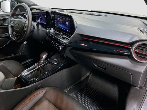 Certified 2025 Chevrolet Trax RS w/ Sunroof Package image 28