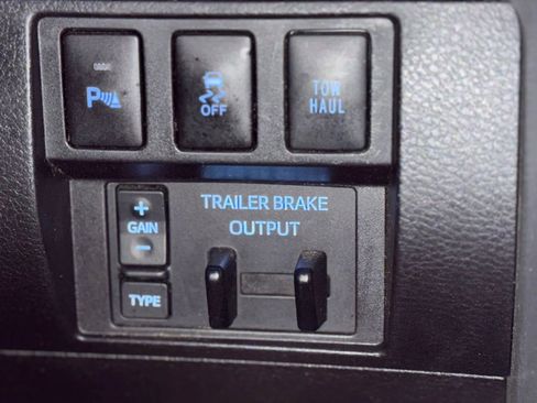 Used 2016 Toyota Tundra Platinum image 34