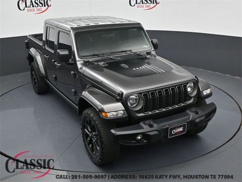 Used 2025 Jeep Gladiator Sport image 1
