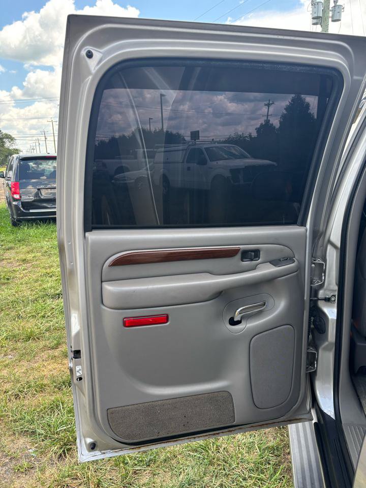 Used 2004 Cadillac Escalade ESV AWD image 21
