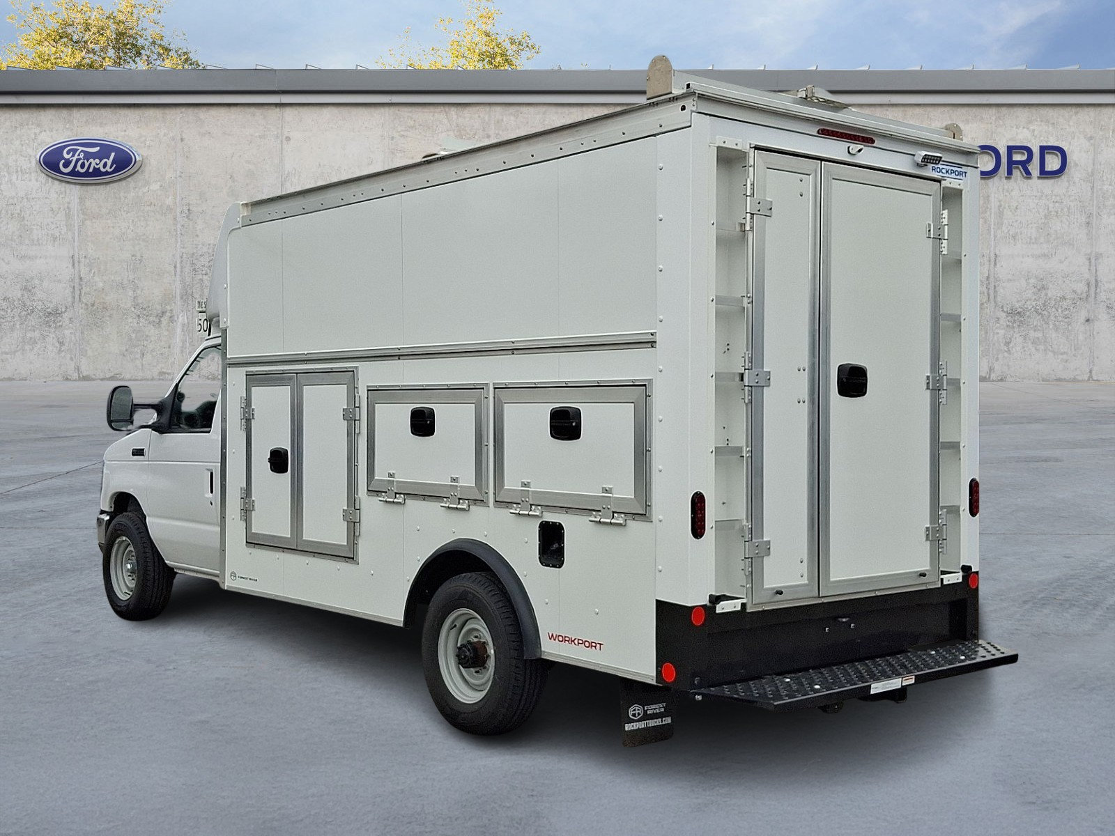 New 2027 Ford E-350 and Econoline 350 Super Duty w/ Power Equipment Group RWD image 4