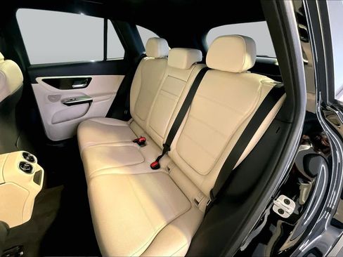 Used 2026 Mercedes-Benz GLC 300 4MATIC image 21